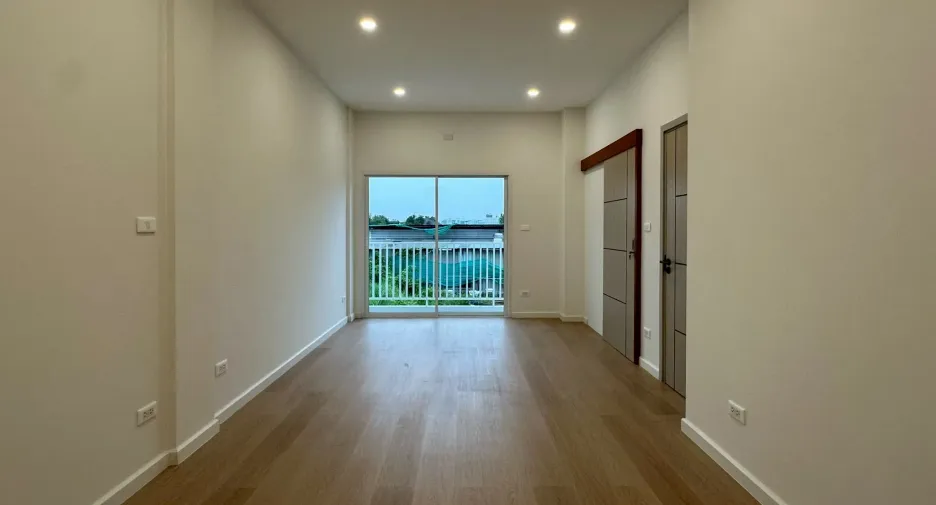 Reihenhaus zum Kauf mit 4 Zimmer in Mueang Chiang Mai, Chiang Mai