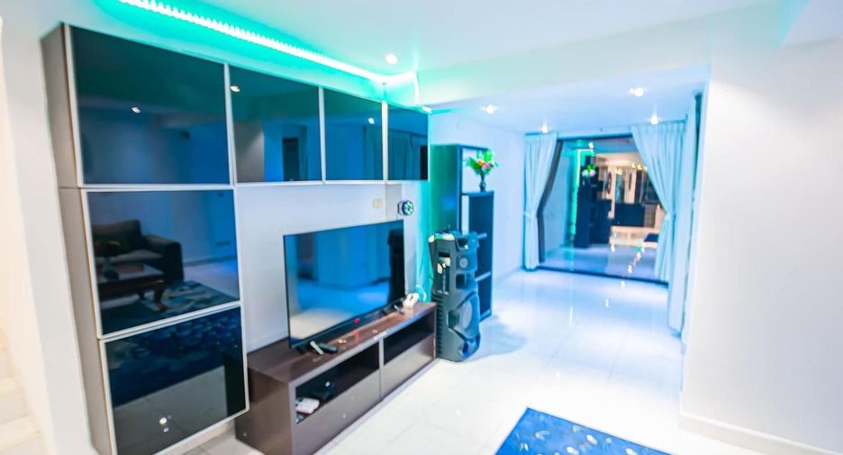 Casa en alquiler de 3 habitaciones en Bang Lamung, Chonburi
