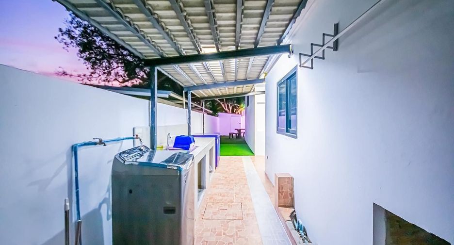 Casa en alquiler de 3 habitaciones en Bang Lamung, Chonburi