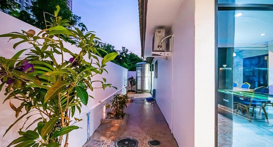 Casa en alquiler de 3 habitaciones en Bang Lamung, Chonburi