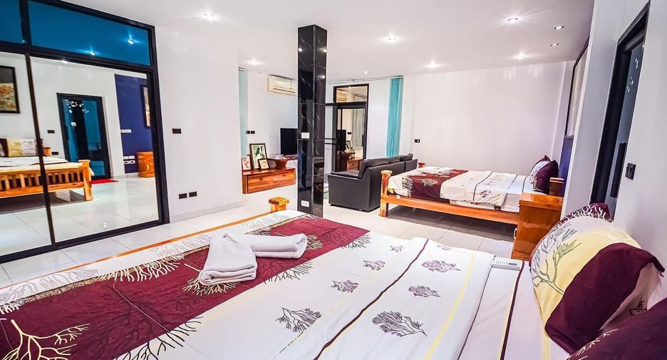 Casa en alquiler de 3 habitaciones en Bang Lamung, Chonburi