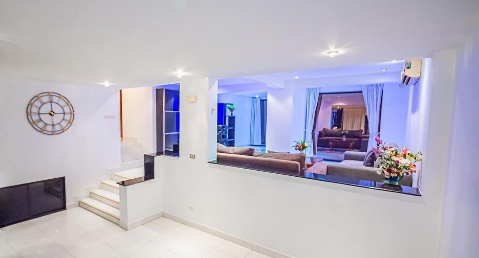 Casa en alquiler de 3 habitaciones en Bang Lamung, Chonburi