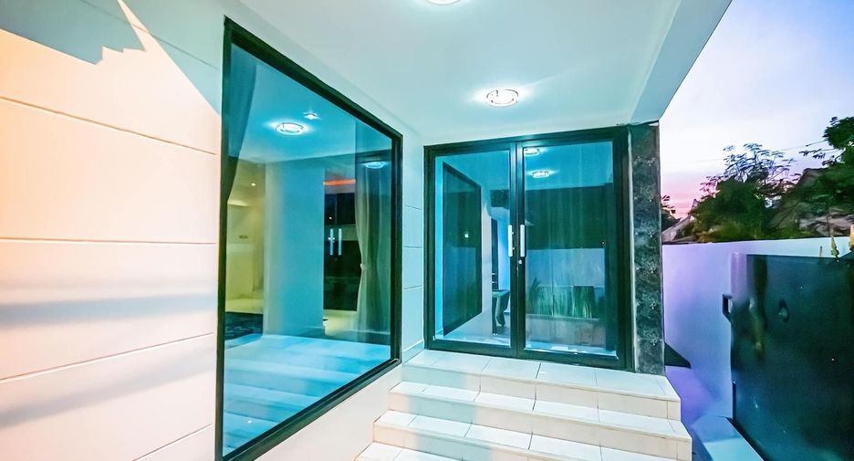 Casa en alquiler de 3 habitaciones en Bang Lamung, Chonburi