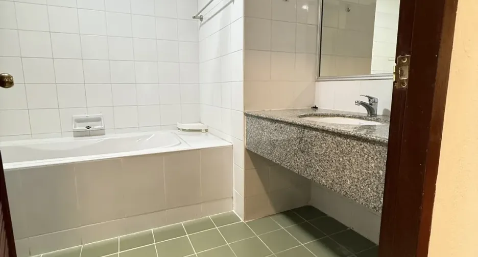 For sale 2 bedrooms condo in Watthana, Bangkok