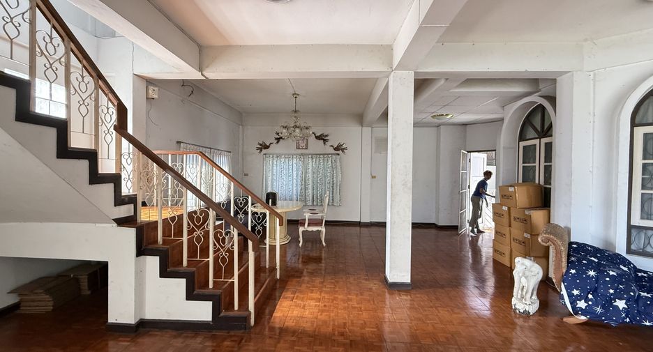 Haus zum Kauf mit 5 Zimmer in Mueang Chiang Mai, Chiang Mai