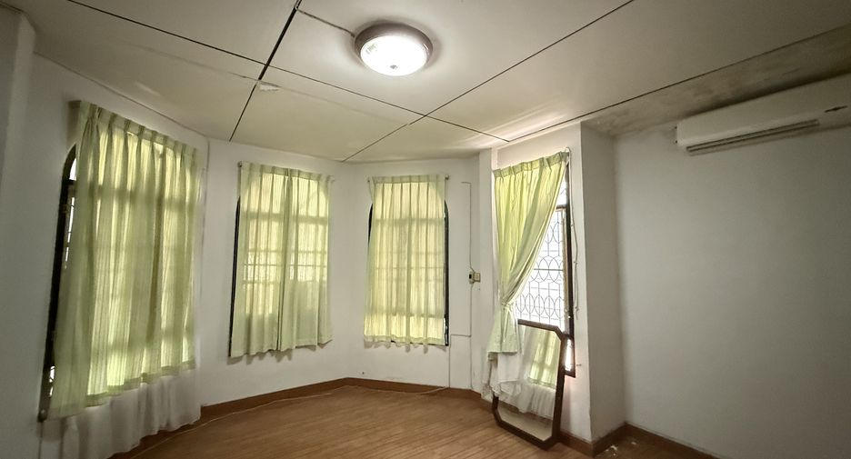 Haus zum Kauf mit 5 Zimmer in Mueang Chiang Mai, Chiang Mai