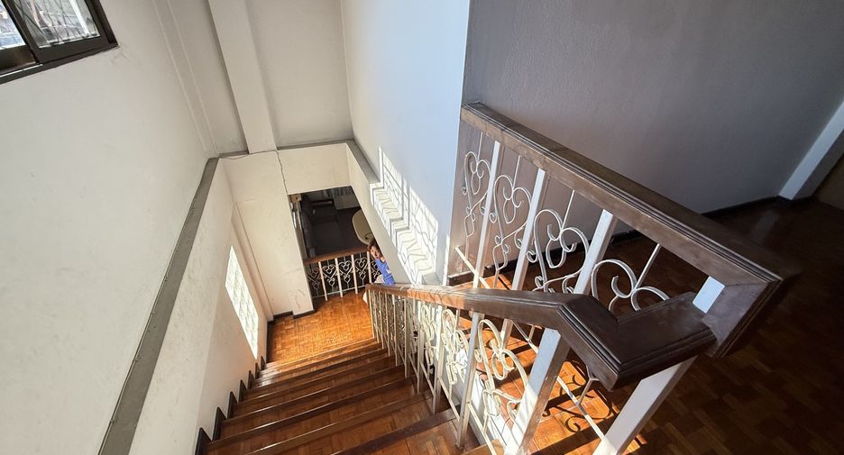 Haus zum Kauf mit 5 Zimmer in Mueang Chiang Mai, Chiang Mai
