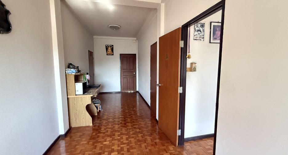 Haus zum Kauf mit 5 Zimmer in Mueang Chiang Mai, Chiang Mai