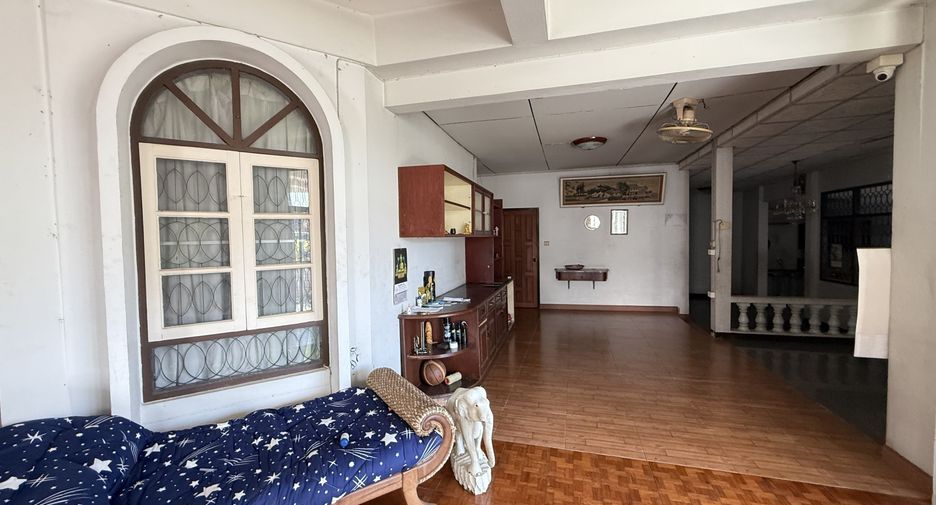 Haus zum Kauf mit 5 Zimmer in Mueang Chiang Mai, Chiang Mai