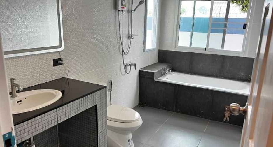For rent 5 bedrooms villa in Bang Lamung, Chonburi