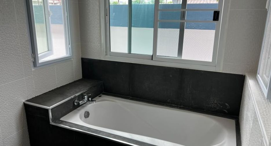 For rent 5 bedrooms villa in Bang Lamung, Chonburi