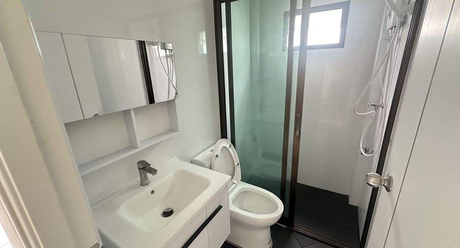 For rent 5 bedrooms villa in Bang Lamung, Chonburi
