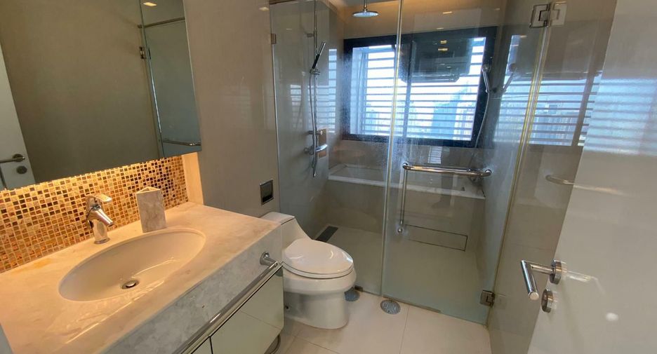À vendre et à louer 2 chambres condo à Watthana, Bangkok