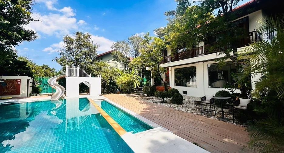 Casa en venta de 8 habitaciones en Suan Luang, Bangkok