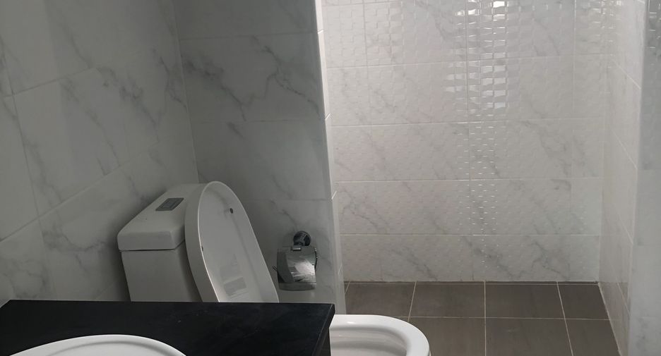 Casa en alquiler de 3 habitaciones en Sattahip, Chonburi