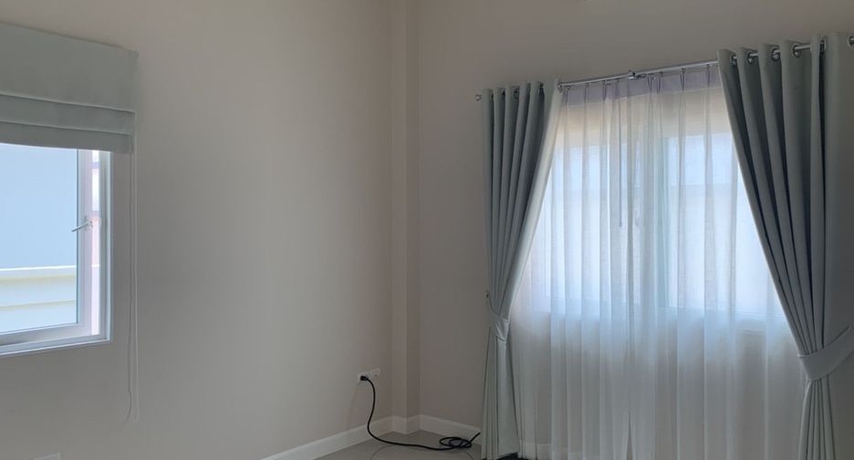 Casa en alquiler de 3 habitaciones en Sattahip, Chonburi