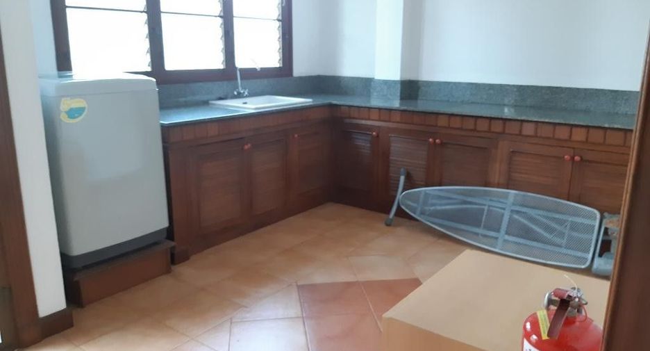 For rent 3 bedrooms house in Mueang Chiang Mai, Chiang Mai