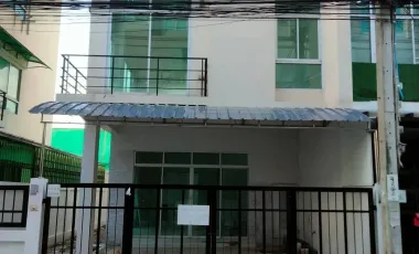 For sale 3 bedrooms townhouse in Lat Phrao, Bangkok