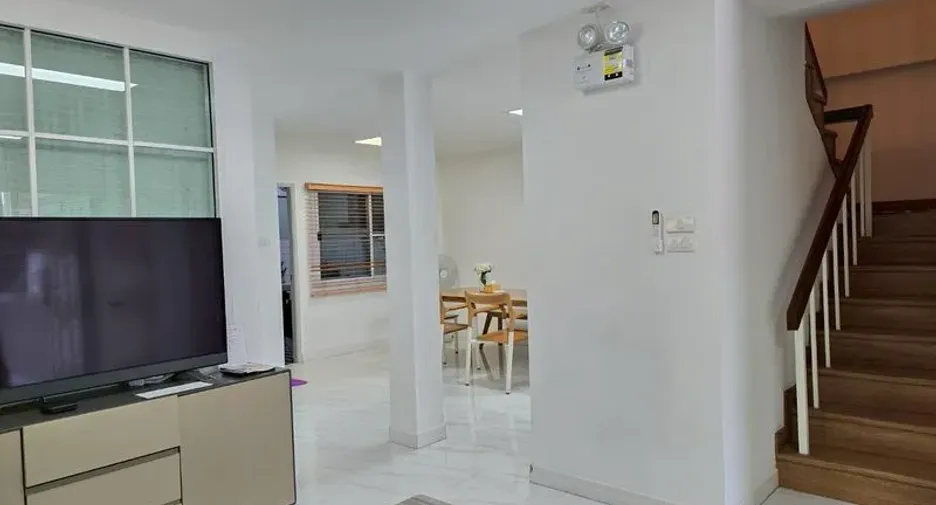 For rent 4 bedrooms townhouse in Mueang Chiang Mai, Chiang Mai