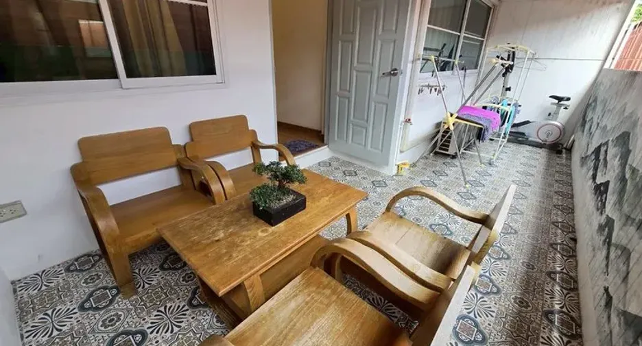 For rent 4 bedrooms townhouse in Mueang Chiang Mai, Chiang Mai