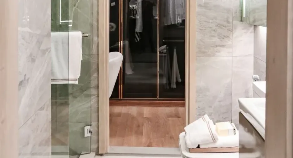 For sale 2 bedrooms condo in Pathum Wan, Bangkok
