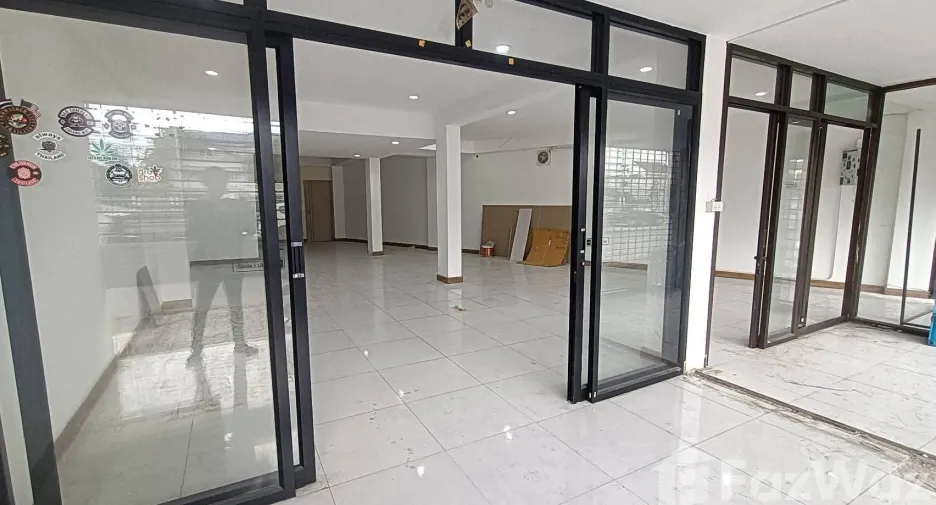 For sale and for rent 4 bedrooms retail Space in Hang Dong, Chiang Mai