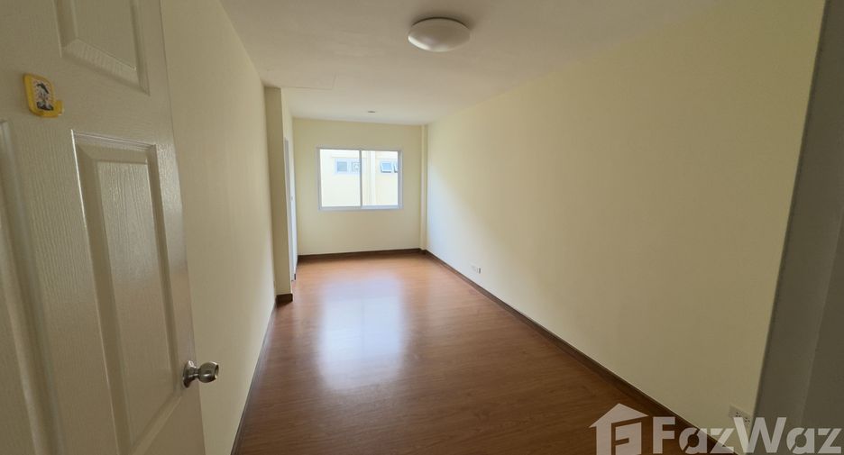 For rent 3 bedrooms retail Space in Mueang Chiang Mai, Chiang Mai