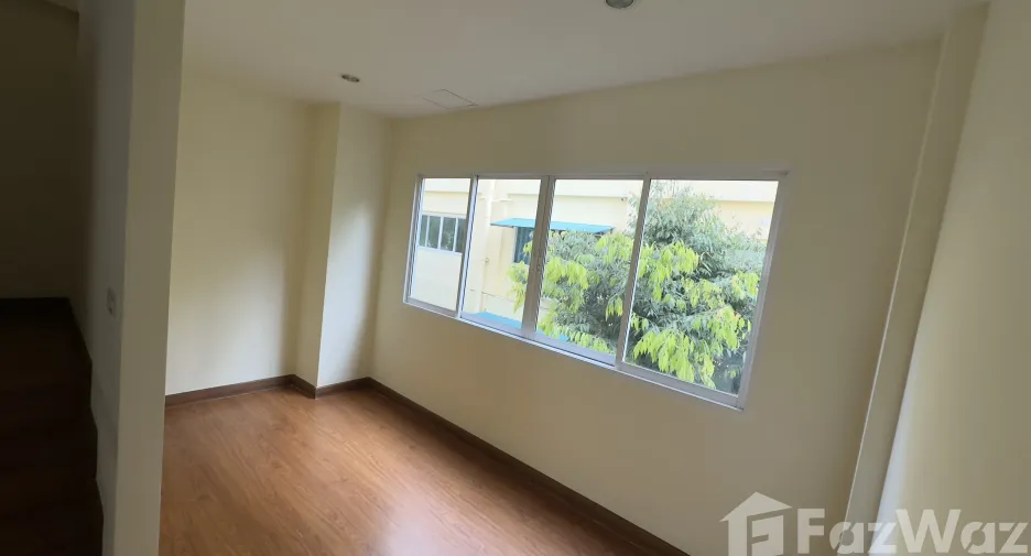 For rent 3 bedrooms retail Space in Mueang Chiang Mai, Chiang Mai
