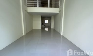 For rent 3 bedrooms retail Space in Mueang Chiang Mai, Chiang Mai