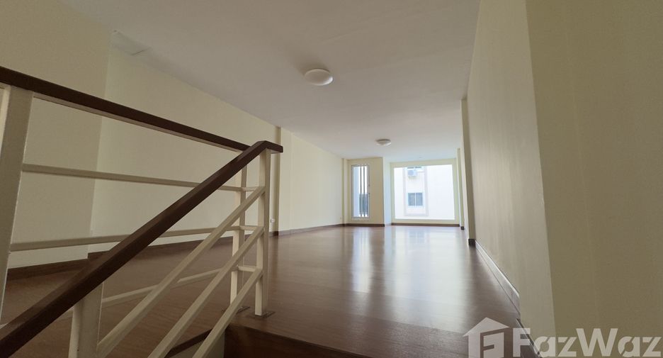 For rent 3 bedrooms retail Space in Mueang Chiang Mai, Chiang Mai