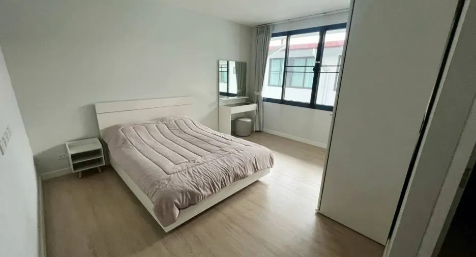 For rent 3 bedrooms townhouse in Mueang Chiang Mai, Chiang Mai