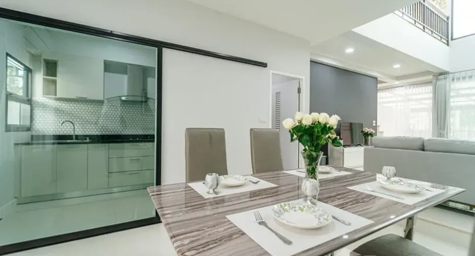 For rent 3 bedrooms townhouse in Mueang Chiang Mai, Chiang Mai