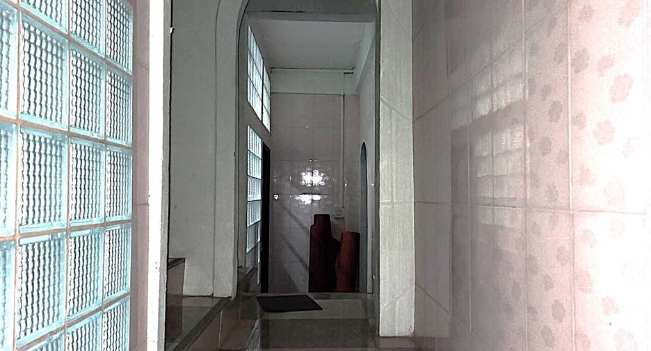 For sale 6 bedrooms retail Space in Sathon, Bangkok