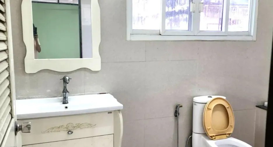 For sale 6 bedrooms retail Space in Sathon, Bangkok