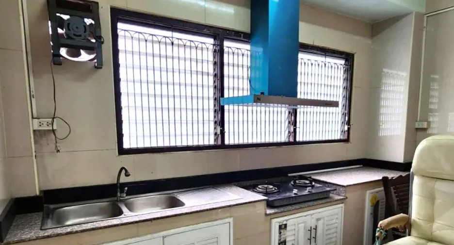 For sale 6 bedrooms retail Space in Sathon, Bangkok