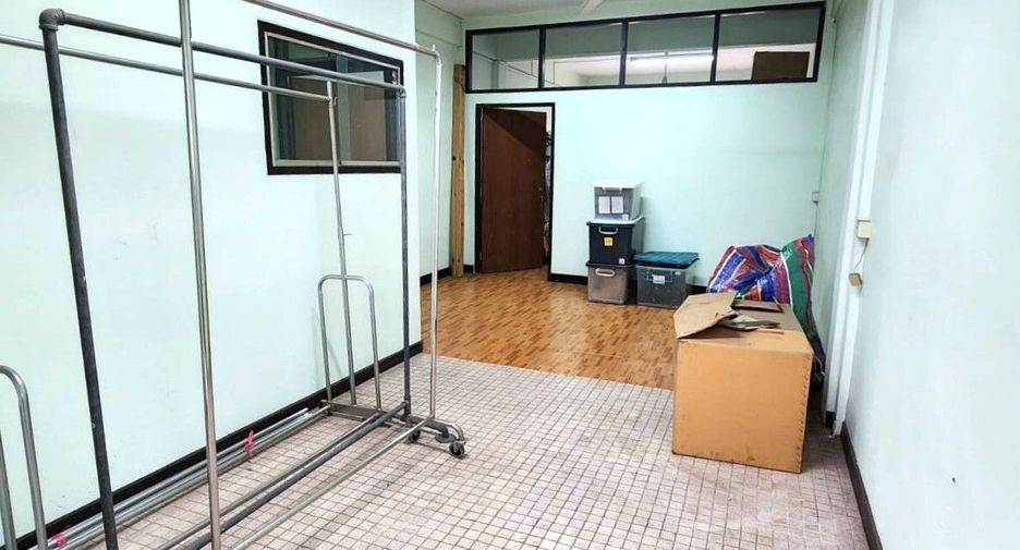 For sale 6 bedrooms retail Space in Sathon, Bangkok
