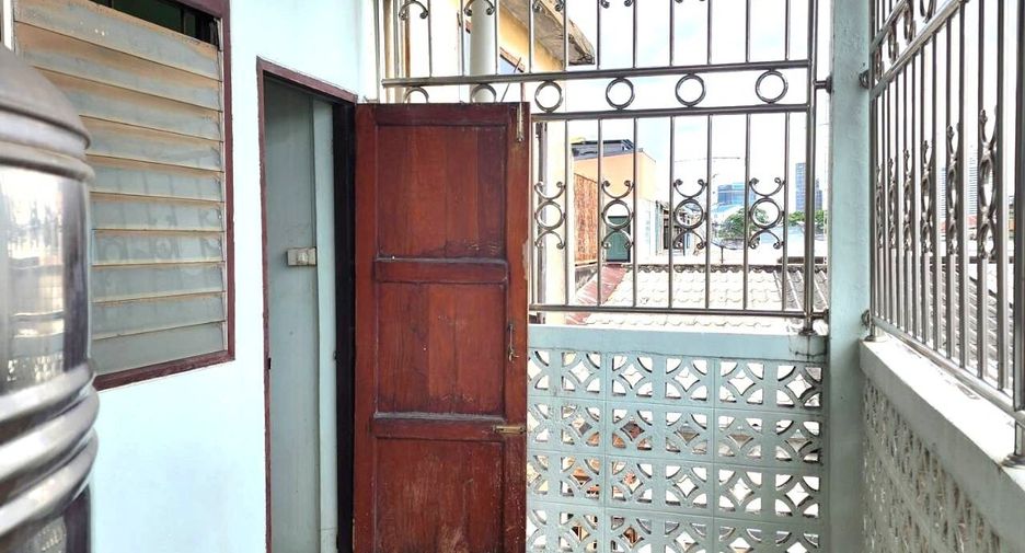 For sale 6 bedrooms retail Space in Sathon, Bangkok