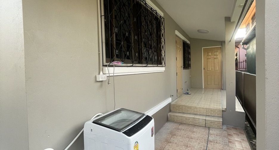 For sale and for rent 4 bedrooms house in San Sai, Chiang Mai