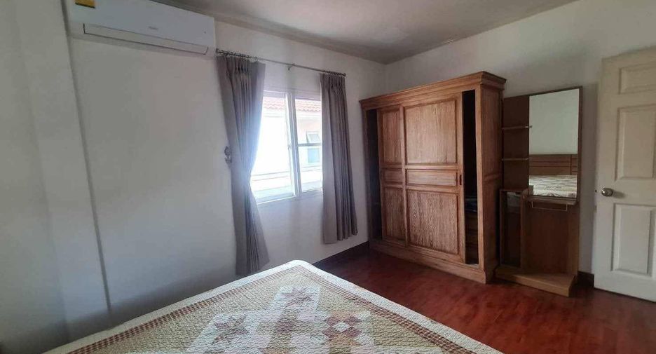 For rent 4 bedrooms house in Mueang Chiang Mai, Chiang Mai