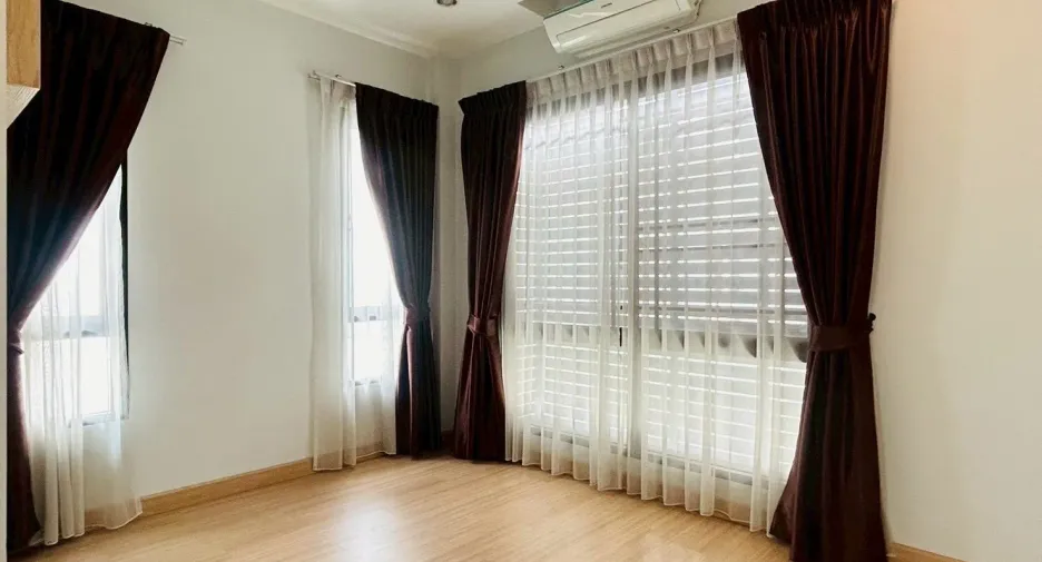 For sale 3 bedrooms house in Mueang Chiang Mai, Chiang Mai