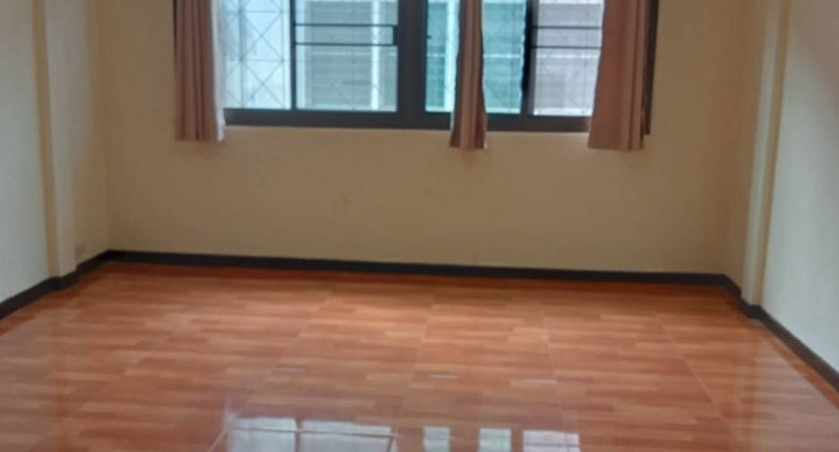 Reihenhaus zum Kauf mit 3 Zimmer in Bang Khen, Bangkok