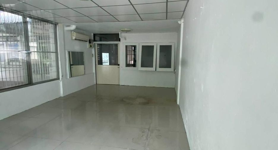 For sale 8 bedrooms house in Bang Kapi, Bangkok