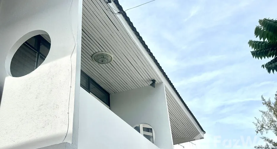 For sale 8 bedrooms house in Bang Kapi, Bangkok