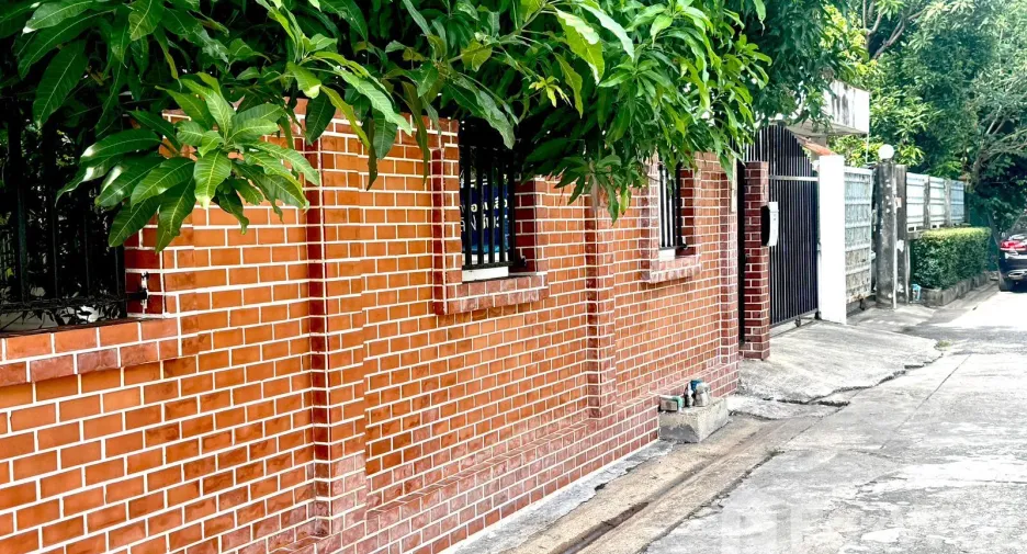 For sale 8 bedrooms house in Bang Kapi, Bangkok