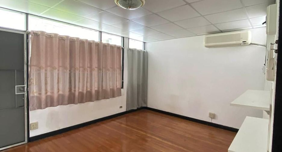 For sale 8 bedrooms house in Bang Kapi, Bangkok
