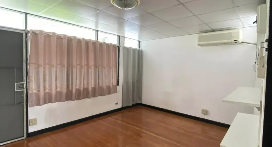 For sale 8 bedrooms house in Bang Kapi, Bangkok