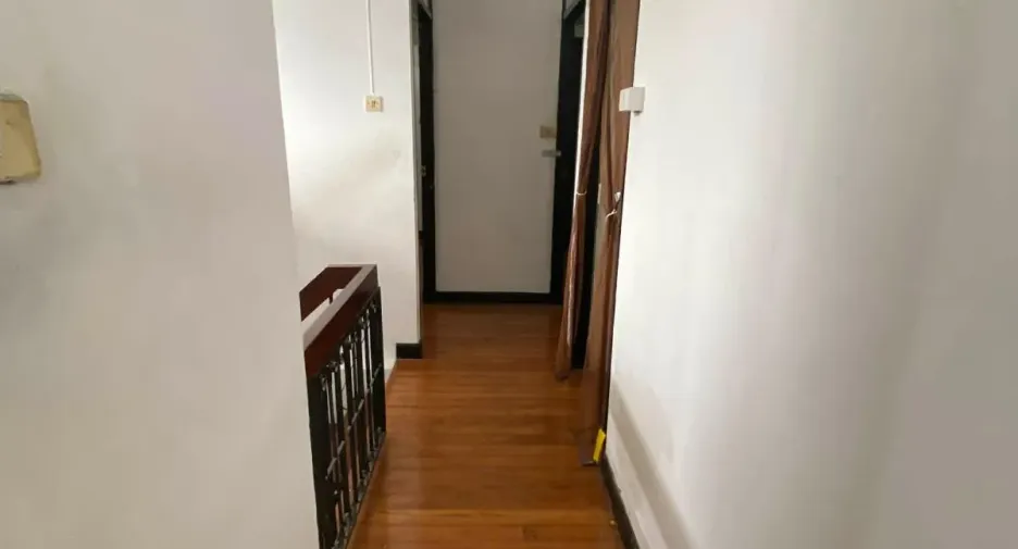 For sale 8 bedrooms house in Bang Kapi, Bangkok