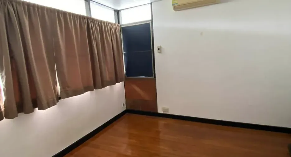 For sale 8 bedrooms house in Bang Kapi, Bangkok