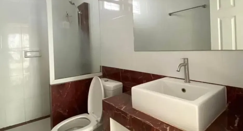À vendre et à louer 2 chambres maison à Sattahip, Chonburi
