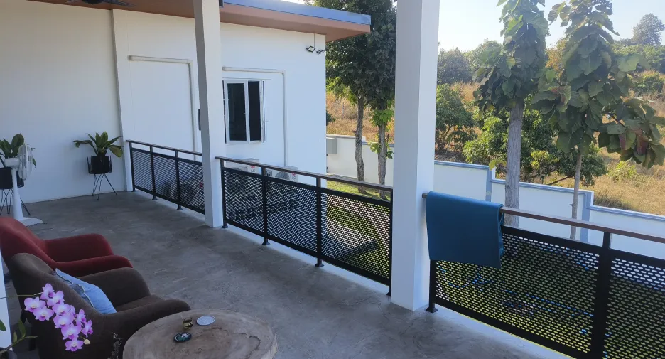 For sale and for rent 5 bedrooms house in San Pa Tong, Chiang Mai
